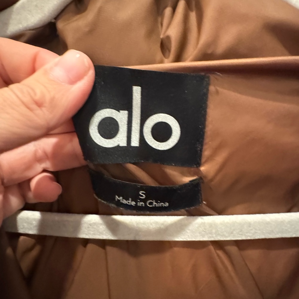 ALO Yoga Brown Quilted Puffer Jacket with Stand-Up Collar - Picture 3 of 10